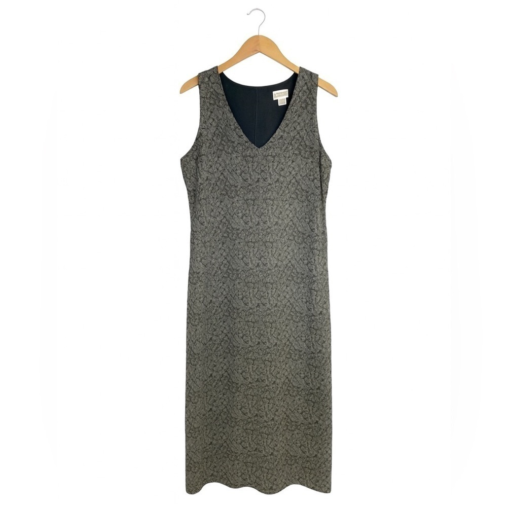Old Navy size 4 women’s lined sleeveless classic black summer maxi dress.
